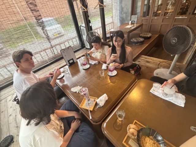 ⛩️筥崎宮へお出かけ⛩️
みんなで一緒に筥崎宮へ行ってきました！
日本三大八幡の一つでもある歴史ある神社で、みんなで参拝をしたり、境内をのんびり散策したりしました✨
神社の厳かな雰囲気やおみくじに、生徒たちも興味津々の様子でした📸❤️
帰りにみんなでカフェによって恋バナしたり(!?)、とても素敵な一日になりました👍

⛩️ A Trip to Hakozakigu Shrine! ⛩️
We all took a wonderful trip to Hakozakigu Shrine together!
As one of Japan’s three major Hachiman shrines, we enjoyed praying and taking a relaxing stroll around the historic grounds! ✨
The students were absolutely fascinated by the shrine's serene atmosphere and trying out the omikuji (fortune slips)! 📸❤️
On our way back, we stopped by a cafe and had a blast talking about our love lives—it was such a fantastic day! 👍

#wahaha #shrine #cafè #japanese #language #school