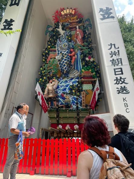 Outdoor Lesson: Hakata Temple and Shrine Tour ⛩️
After learning about Hakata's history at school, we headed to Hakata and joined a temple and shrine tour✨
By actually seeing and experiencing things firsthand, we learned so much more than we would have going alone👀
Plus, interacting with the tour guide in Japanese was such a valuable experience😊🇯🇵

アウトドアレッスン：博多寺社ツアー ⛩️
学校で博多の歴史について学んだ後、博多に向かい寺社ツアーに参加しました✨
実際に見て体験することで、一人で行くよりも多くのことを学べました👀
ガイドさんとの日本語でのやり取りもすごく貴重な経験になりました😊🇯🇵

#Japanese
#JapaneseLanguageSchool
#wahaha
#fukuoka